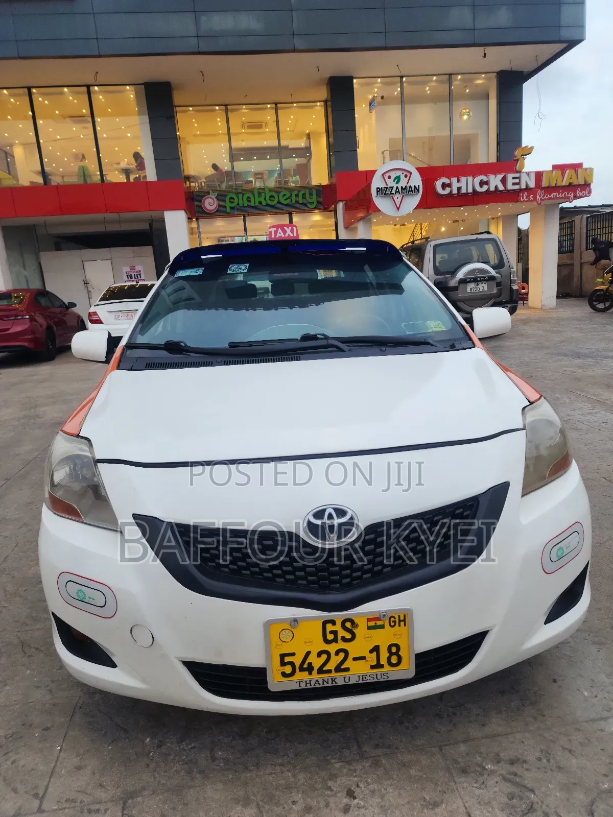 Toyota Yaris Base Sedan 4dr 2010 White