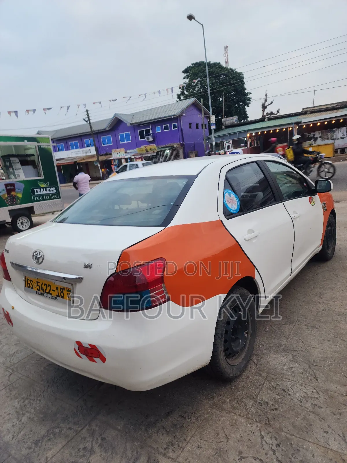 Toyota Yaris Base Sedan 4dr 2010 White