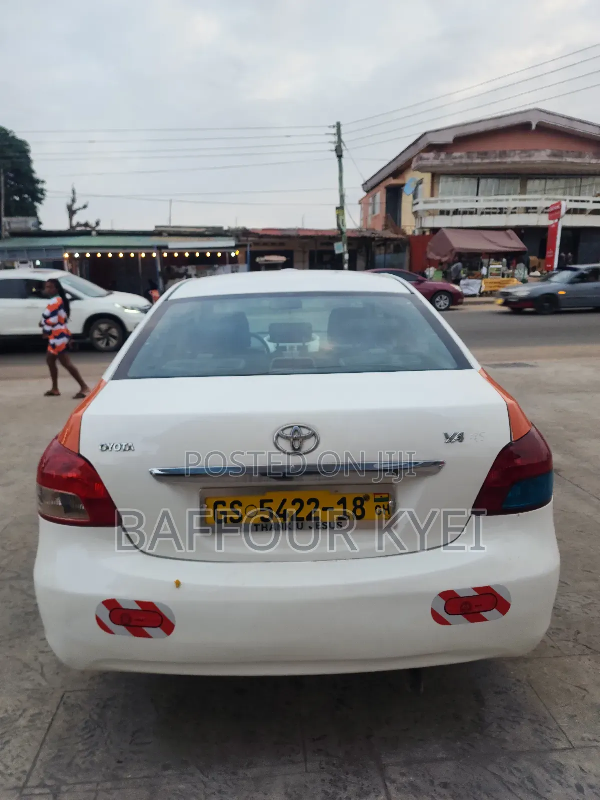 Toyota Yaris Base Sedan 4dr 2010 White