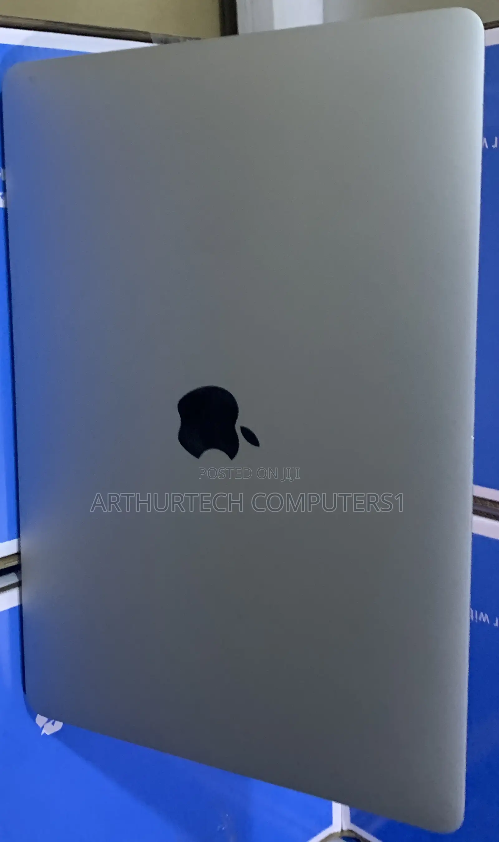 New Laptop Apple MacBook Pro 2020 8GB Intel Core I5 SSD 256GB