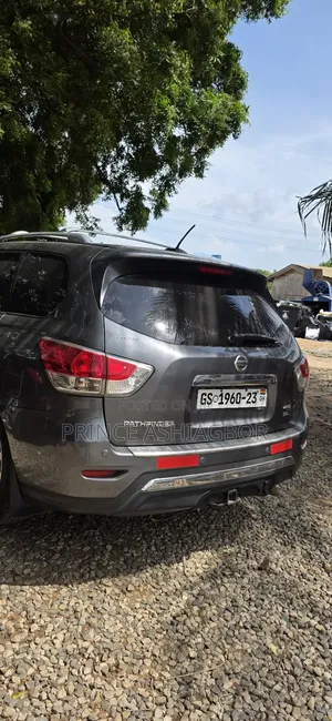 Nissan Pathfinder SL 4dr SUV 4WD (3.5L 6cyl CVT) 2015 Gray