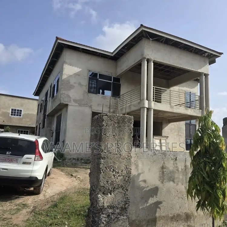 6bdrm Duplex in Tema Metropolitan for sale