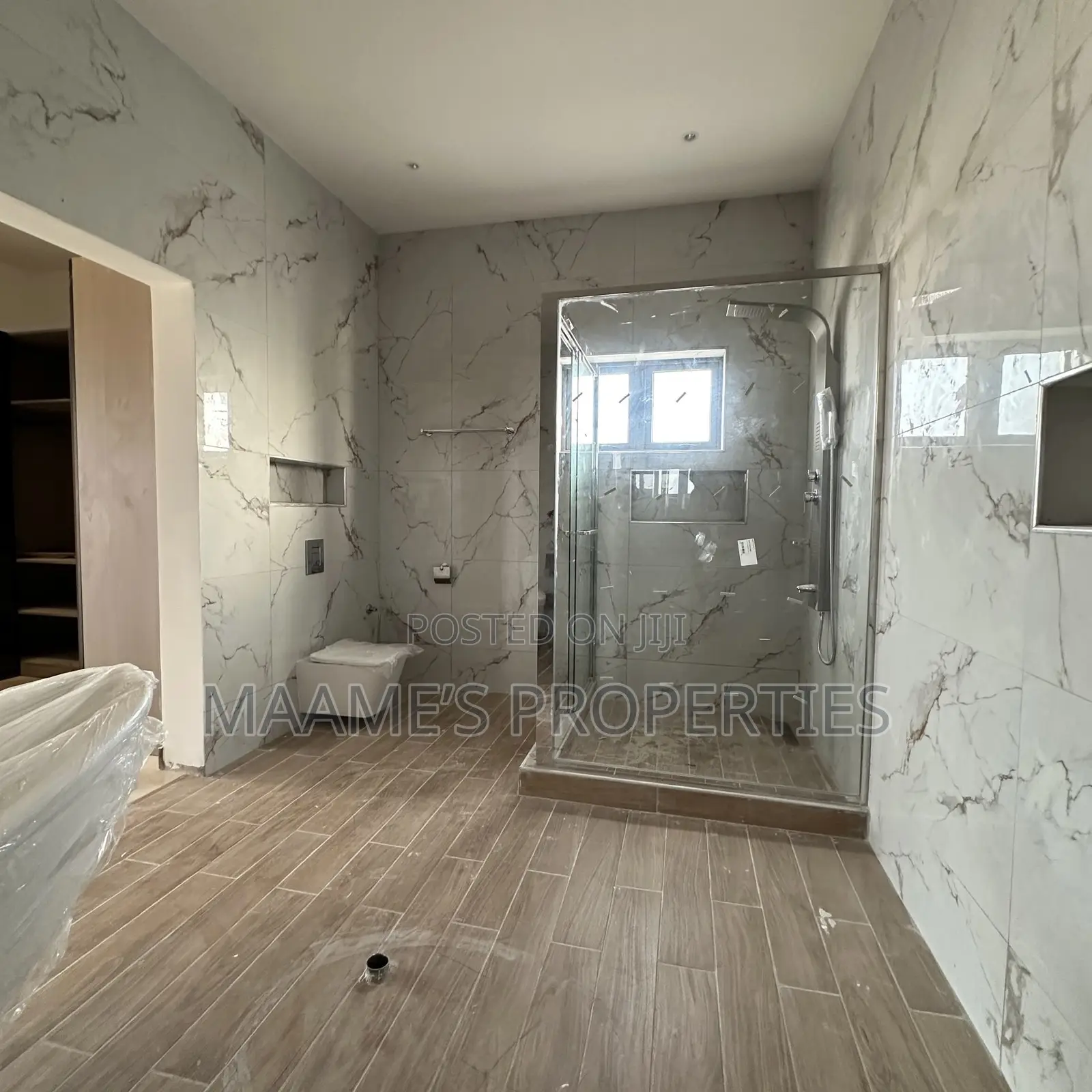 5bdrm Duplex in East Legon for sale