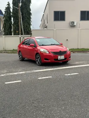 Photo - Toyota Yaris SE Hatchback 5dr 2012 Red