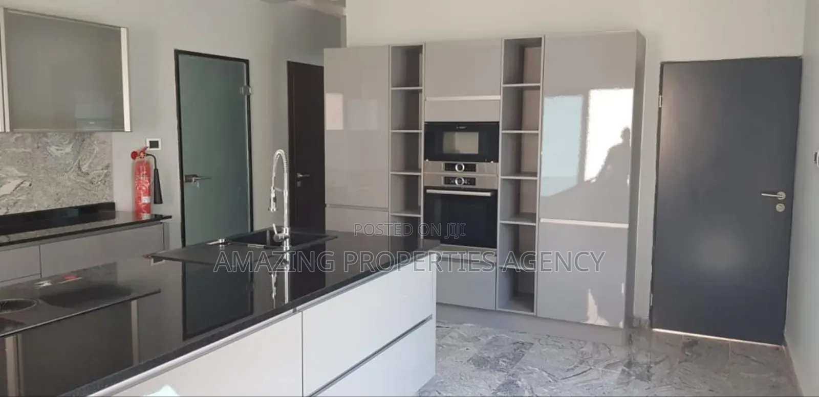 7bdrm House in East Legon for sale