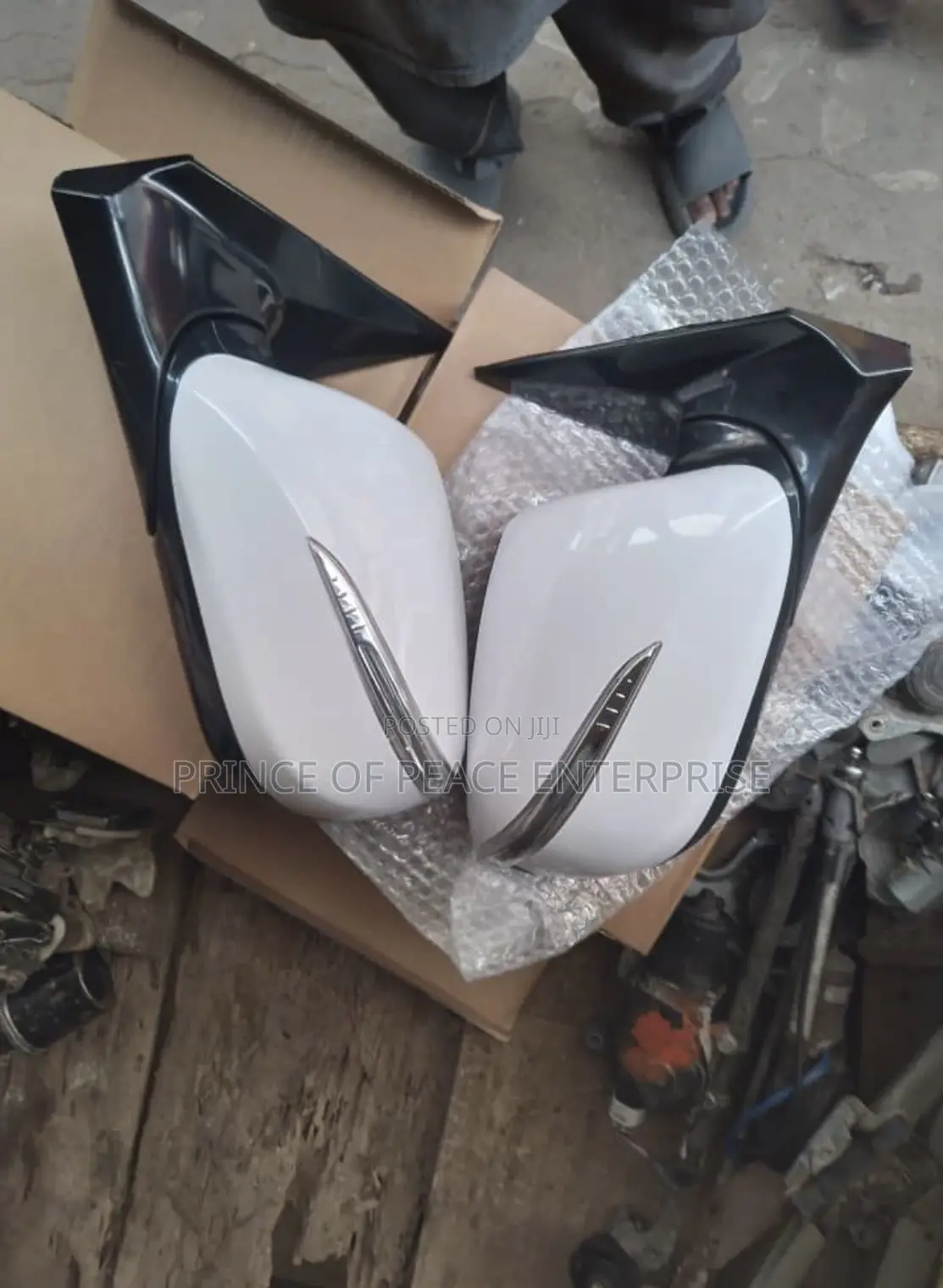 Hyundai Santafe 2015 Driving Mirror With Light Pair
