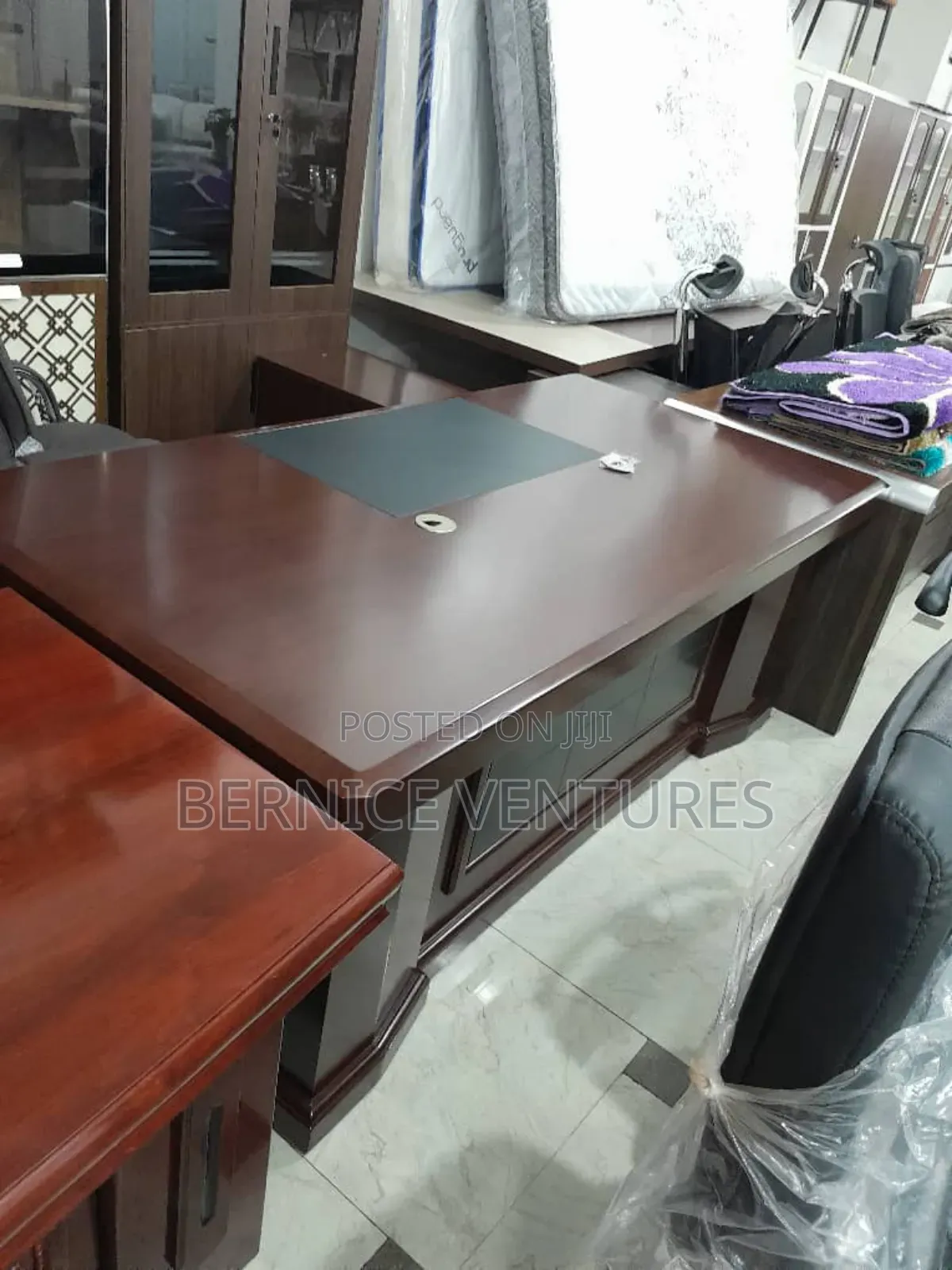 Management Desk