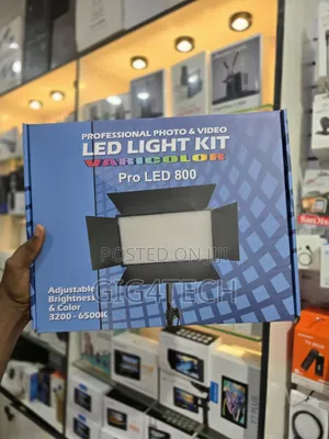 Photo - Pro Led 800 Light With Battery and Stand