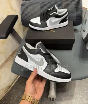 Photo - Original Air Jordan 1 Low Gray/Black/White