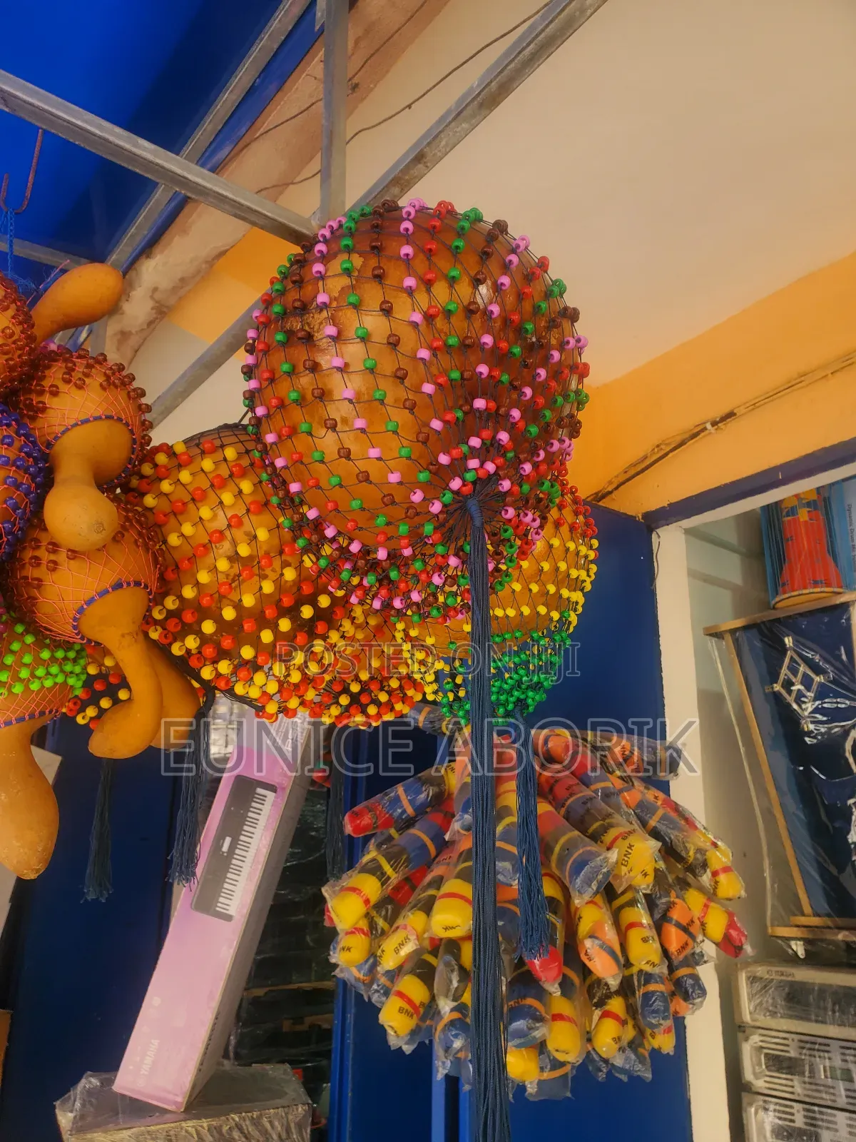 Local Maracas Medium