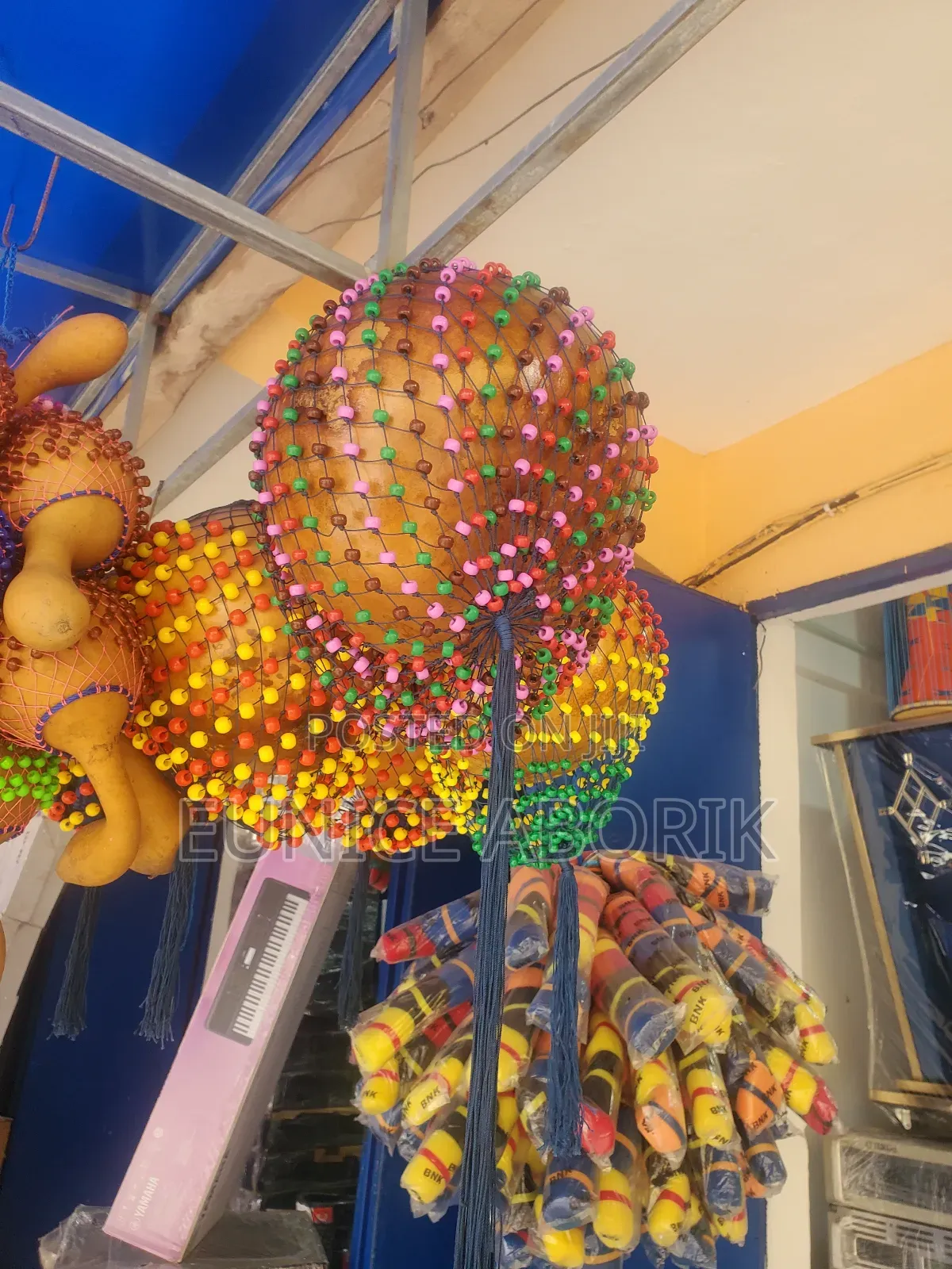 Local Maracas Medium