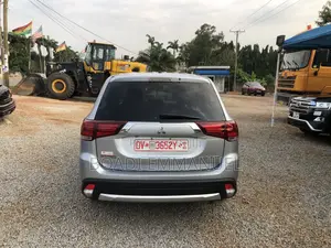 Mitsubishi Outlander 2015 Silver
