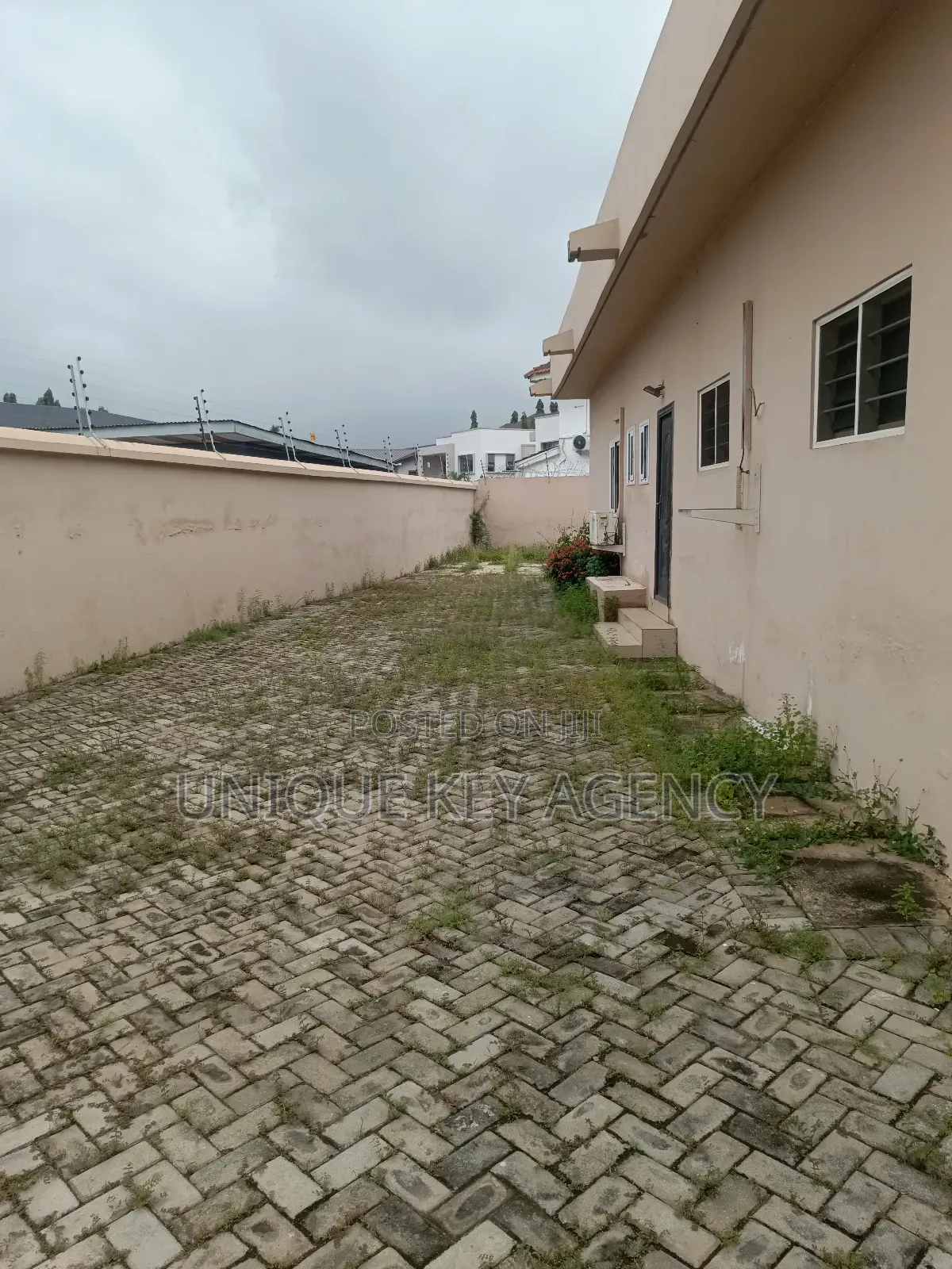 5bdrm House in Unique Key Agency, Dzorwulu for rent