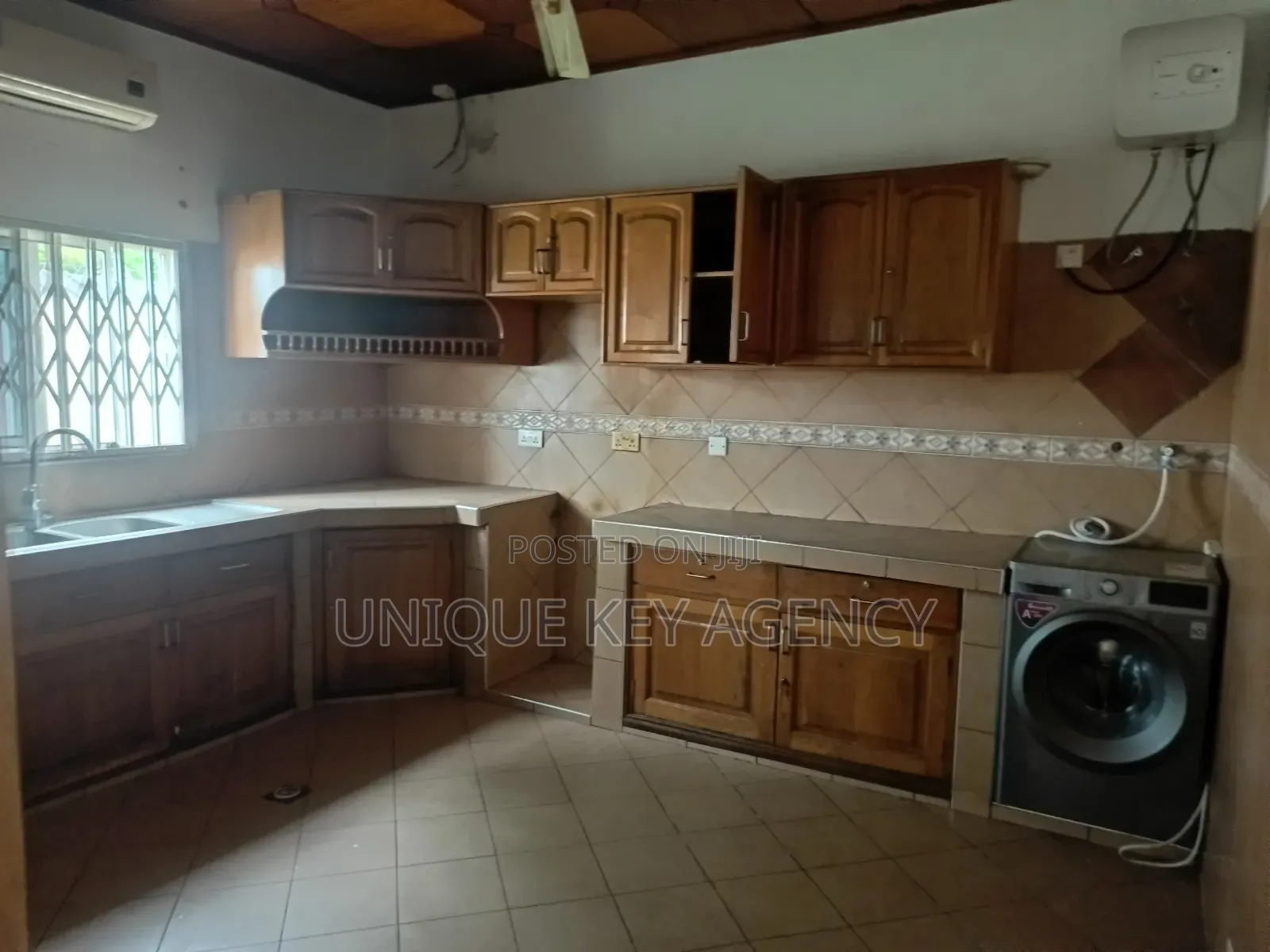 5bdrm House in Unique Key Agency, Dzorwulu for rent