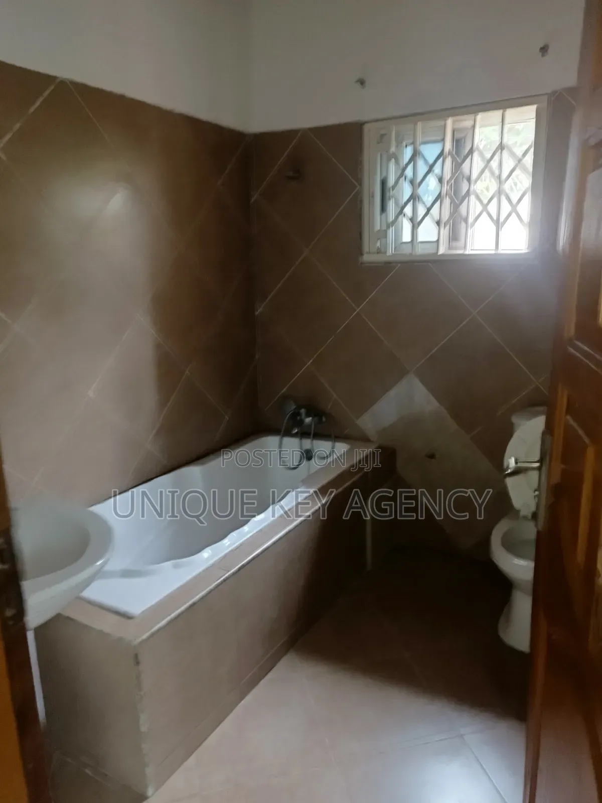 5bdrm House in Unique Key Agency, Dzorwulu for rent