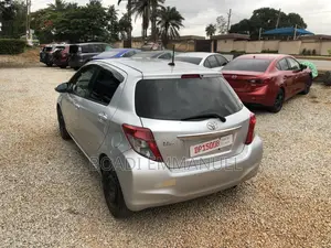 Toyota Vitz 2012 Silver