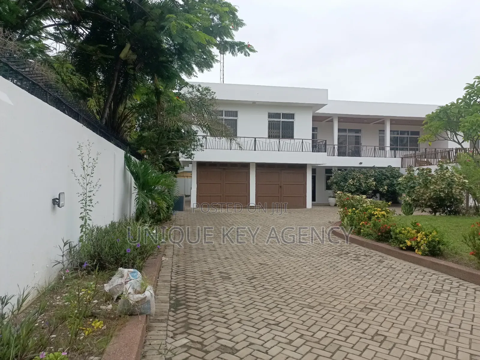 6bdrm House in Unique Key Agency, Dzorwulu for rent