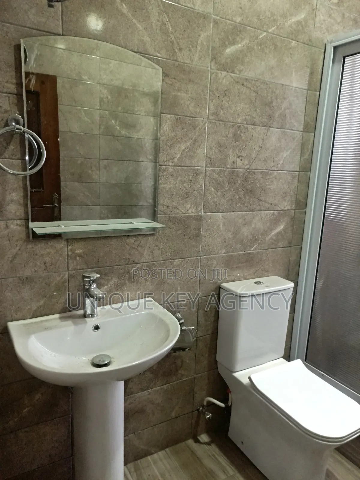 6bdrm House in Unique Key Agency, Dzorwulu for rent