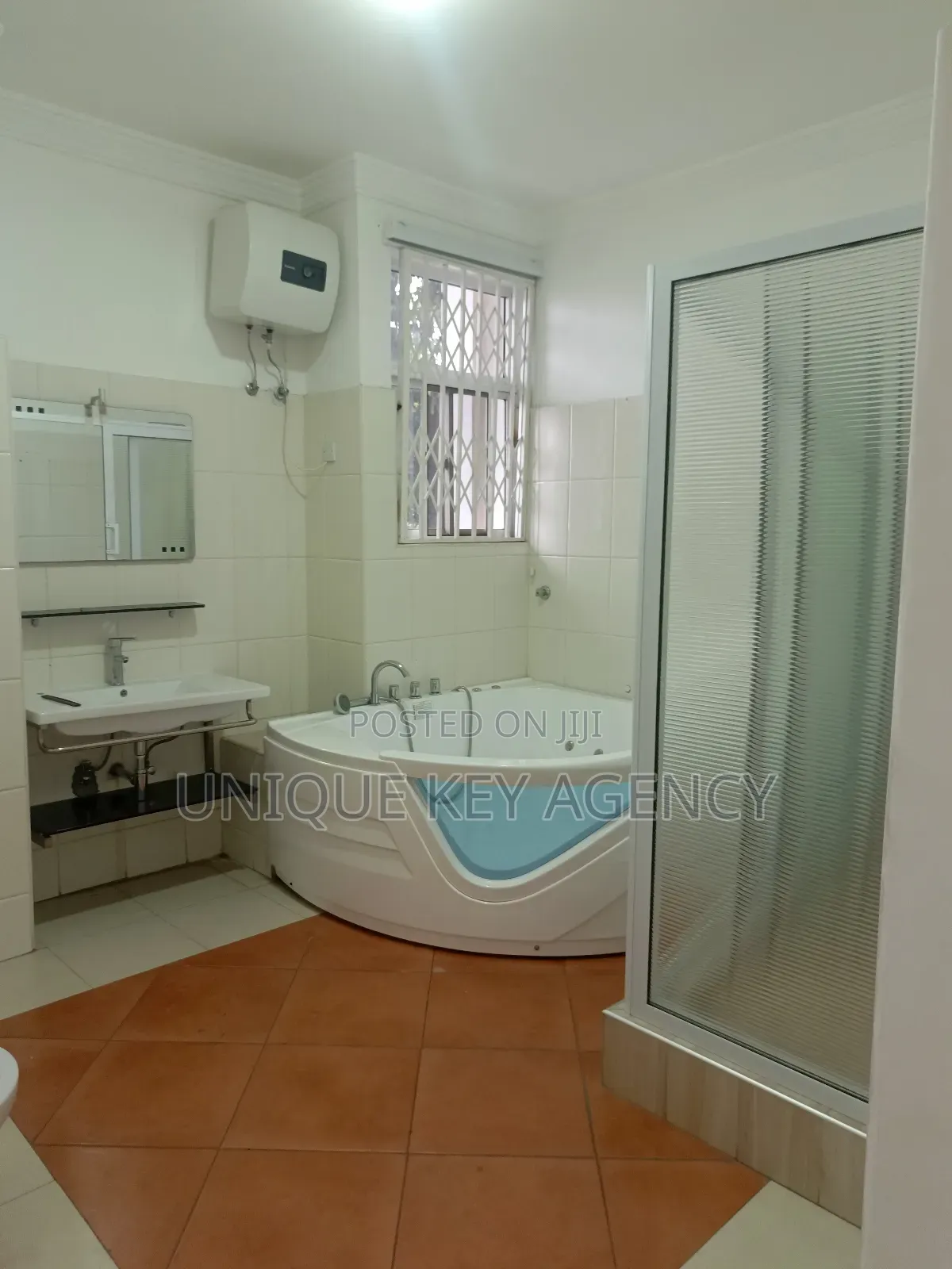 6bdrm House in Unique Key Agency, Dzorwulu for rent