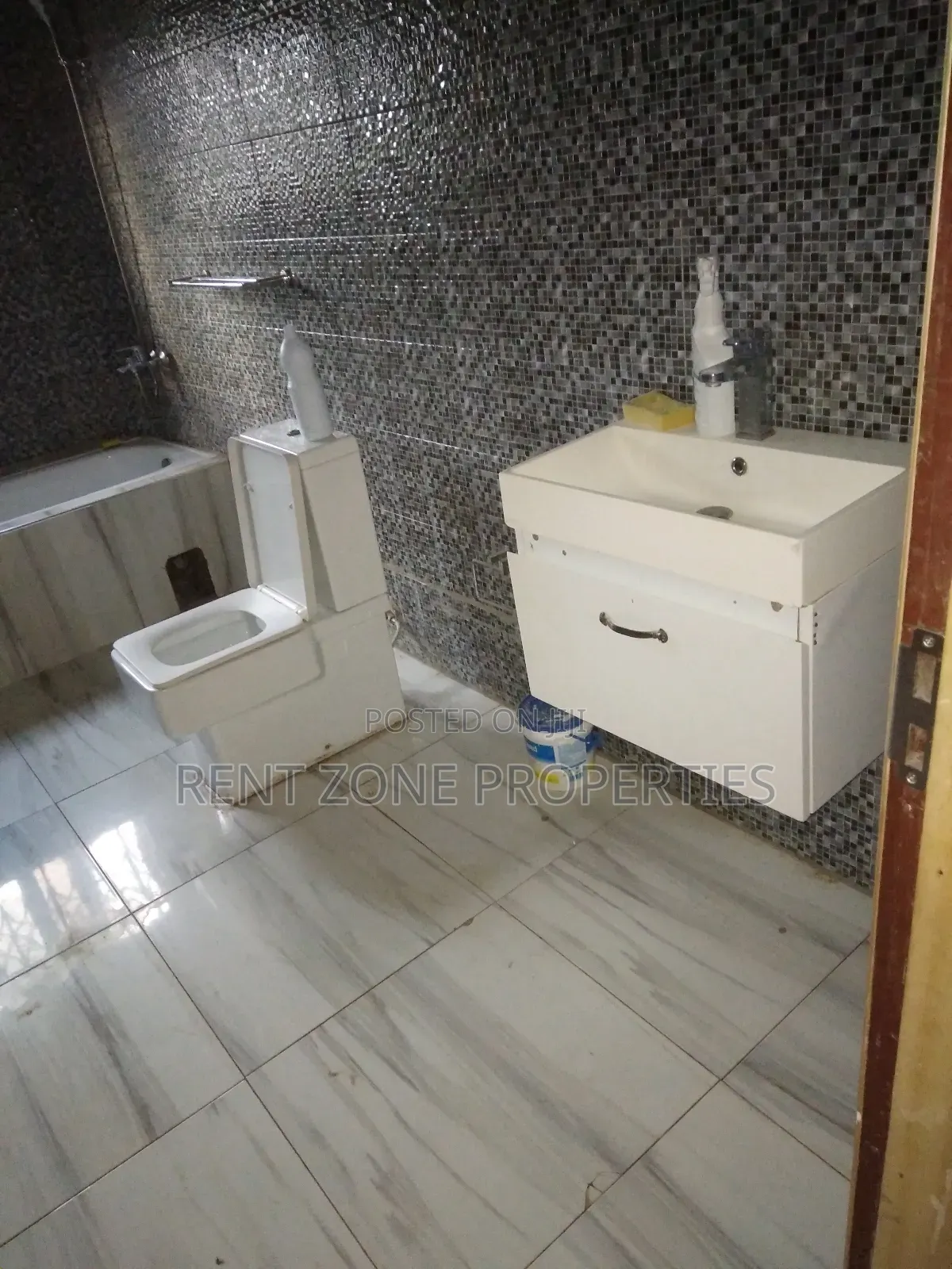 3bdrm Apartment in Rent Zone Properties, Ofankor for rent