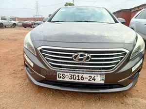 Photo - Hyundai Sonata Limited Sedan FWD (2.4L 4cyl 6A) 2017 Gray