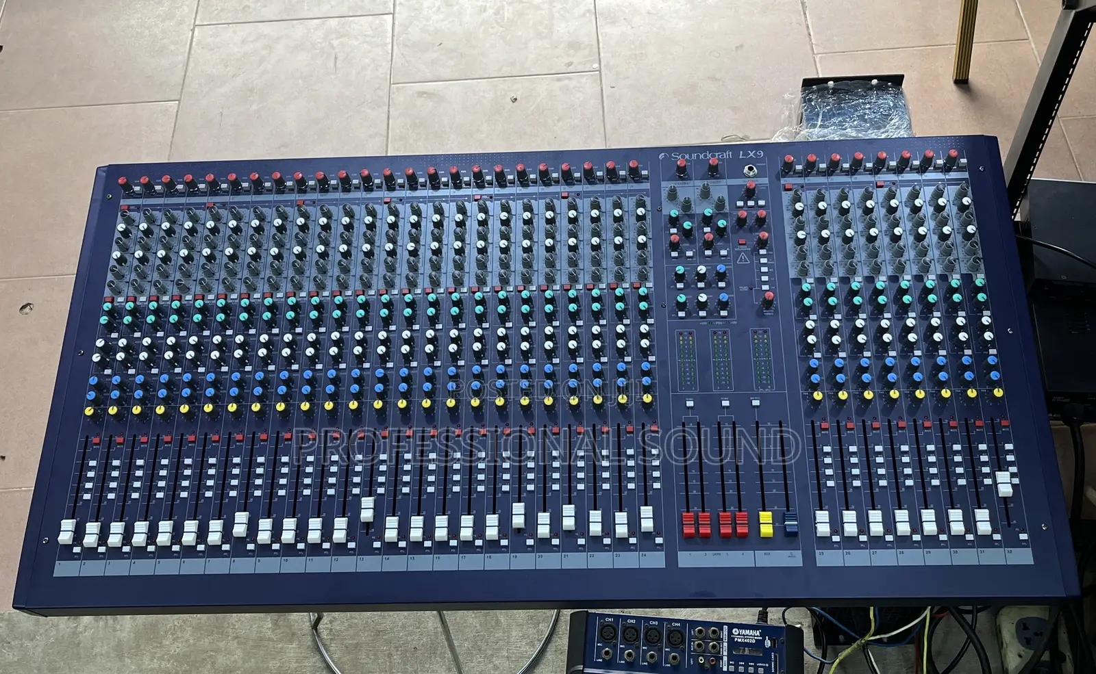Soundcraft Lx9 32 Channel Analog Mixer