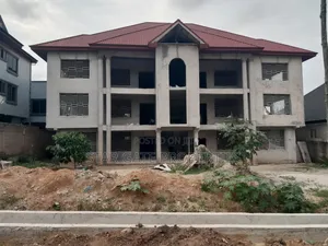 12bdrm House in Asokore Mampong, Kumasi Metropolitan for sale