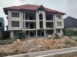 12bdrm House in Asokore Mampong, Kumasi Metropolitan for sale