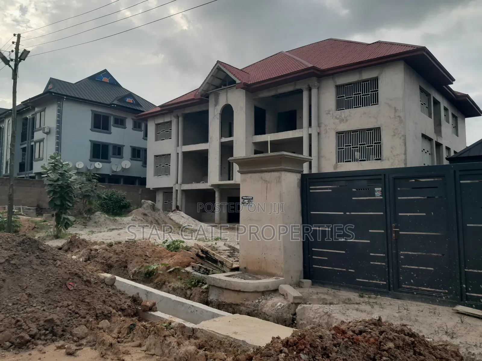12bdrm House in Asokore Mampong, Kumasi Metropolitan for sale
