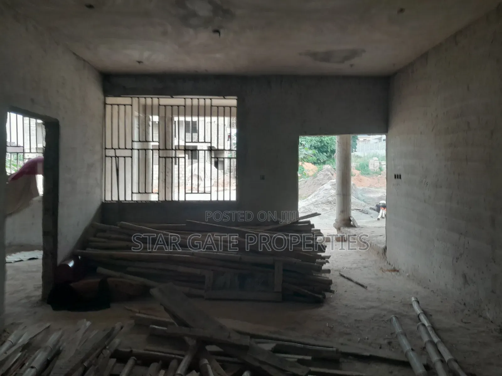 12bdrm House in Asokore Mampong, Kumasi Metropolitan for sale