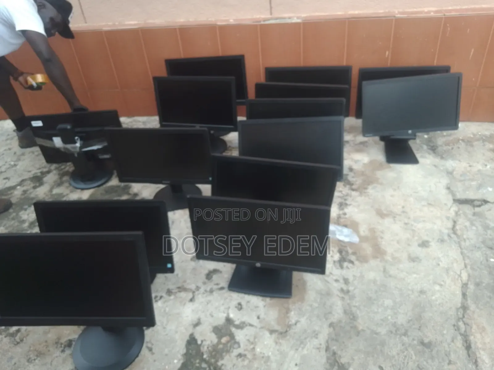 19 Inches Monitors