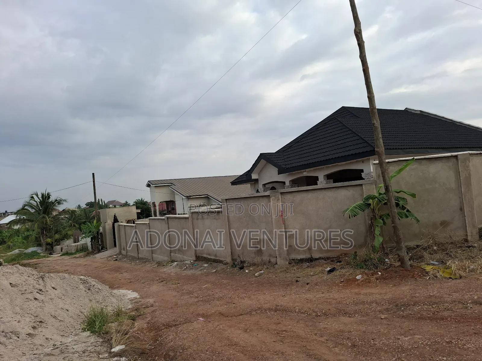 One Full Plot of Land for Sale in Daban