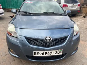 Photo - Toyota Yaris 2010 Blue