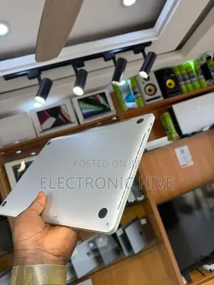 Laptop Apple MacBook Pro 16GB Intel Core I7 SSD 512GB