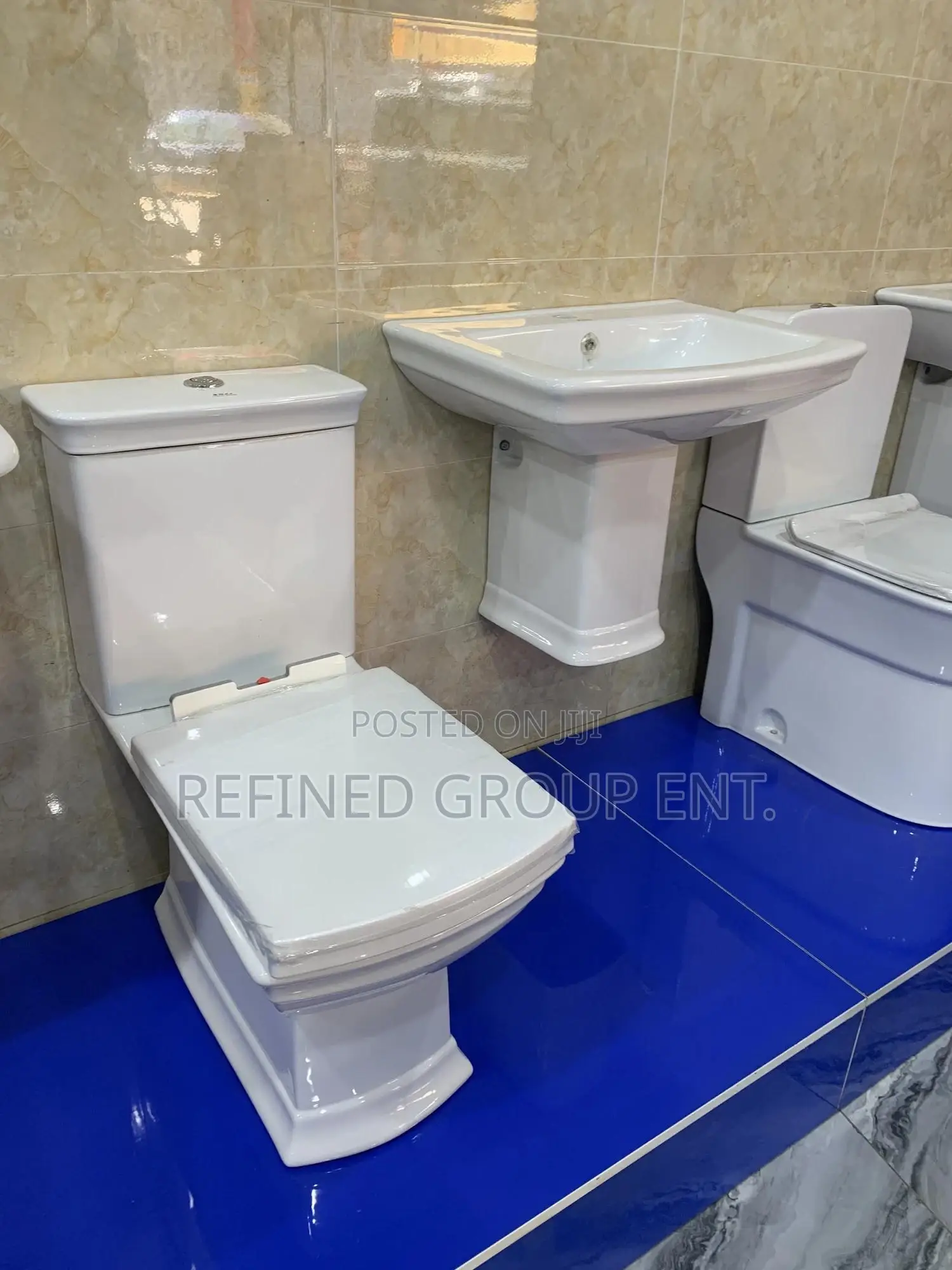 Luxury Wc With Hand Basin Complete