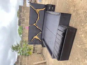 Oversized Queen With 2 Side Drawers And Ottoman