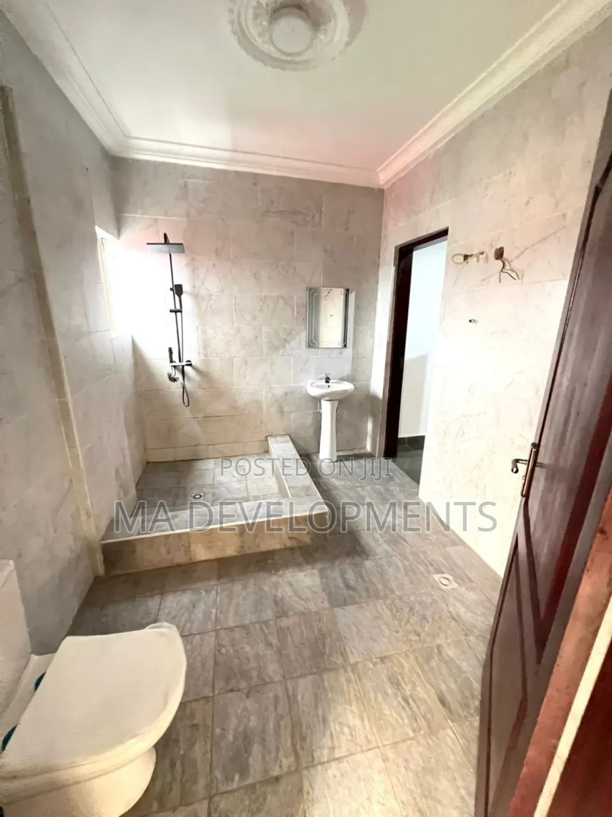 5bdrm House in Madev Realty, Kwabenya for sale