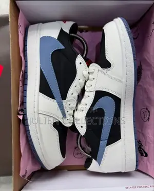 Jordan Retro 1 Low Travis White N Black Blue