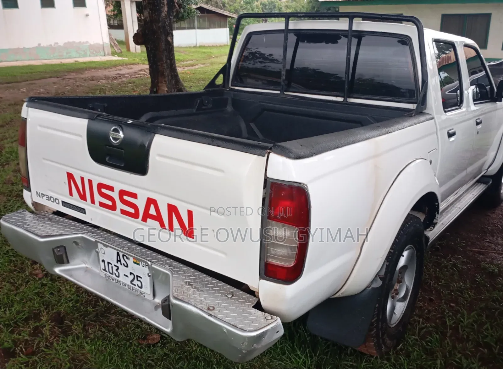 Nissan Hardbody 2002 White