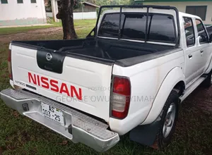 Nissan Hardbody 2002 White