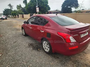 Nissan Versa 1.6 SV 2013 Red