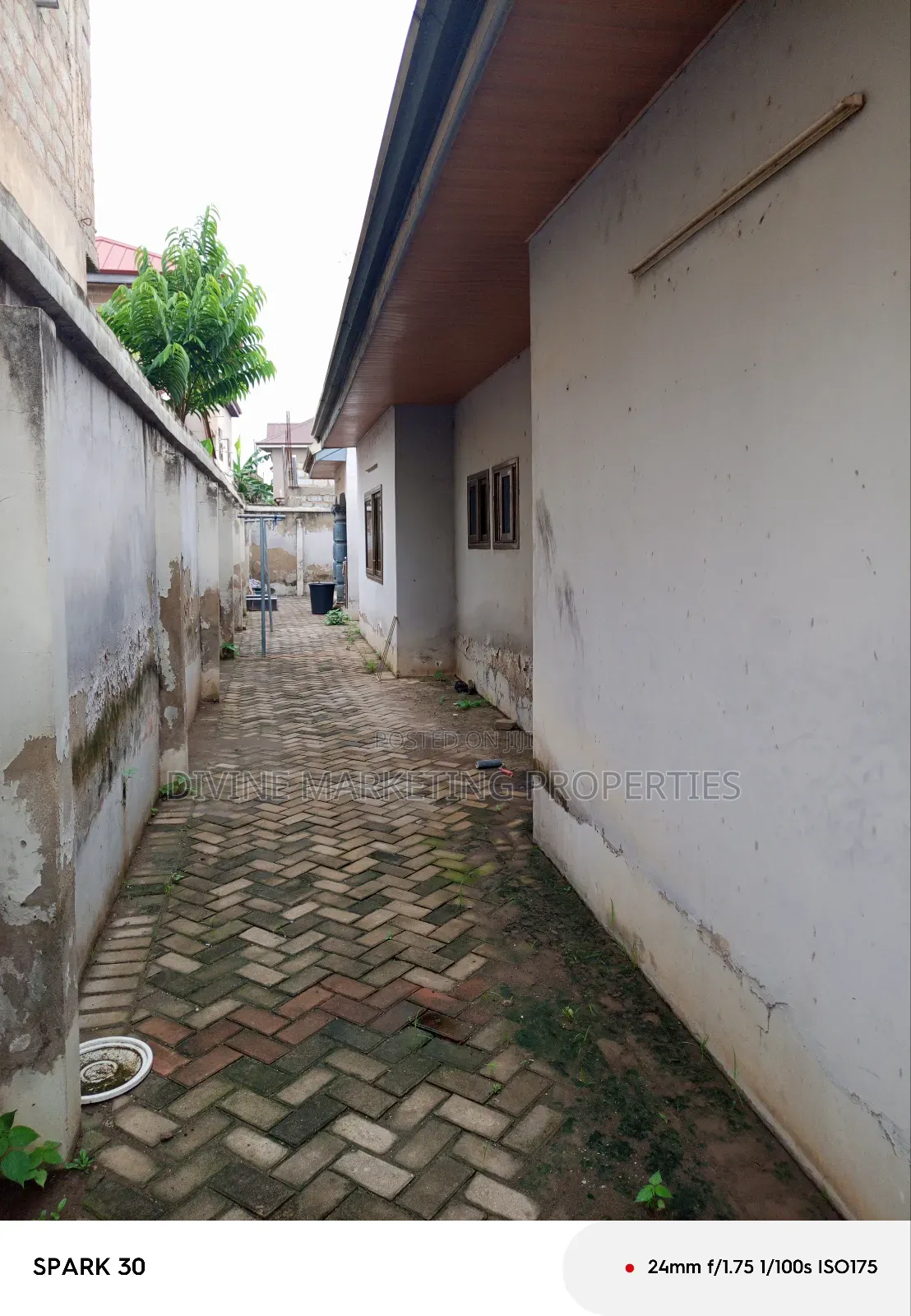 3bdrm House in Off Ablekuma Pokuase for sale