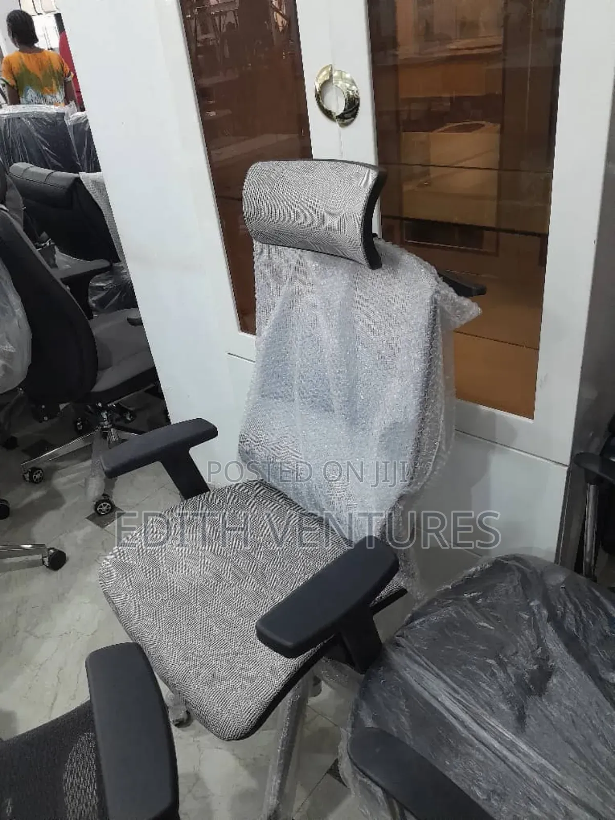 Single Office Swivel Chair