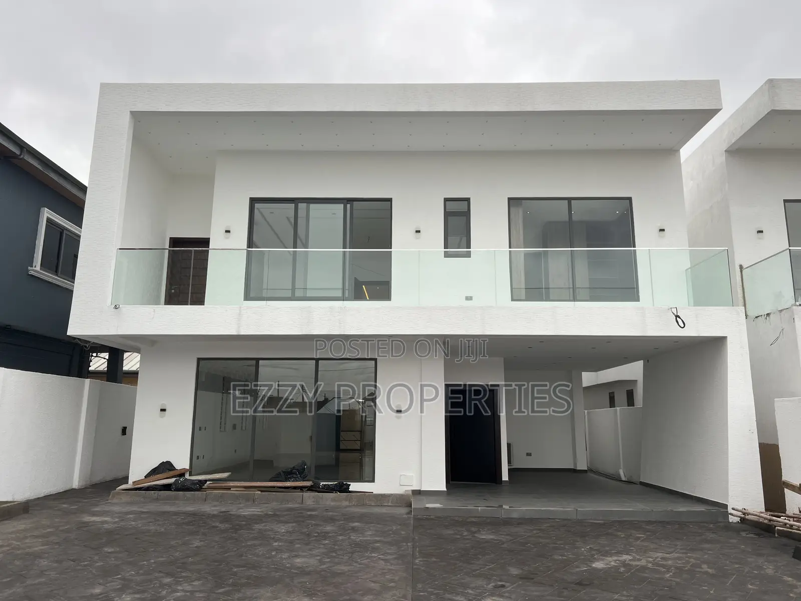 3bdrm House in 100, East Legon for sale
