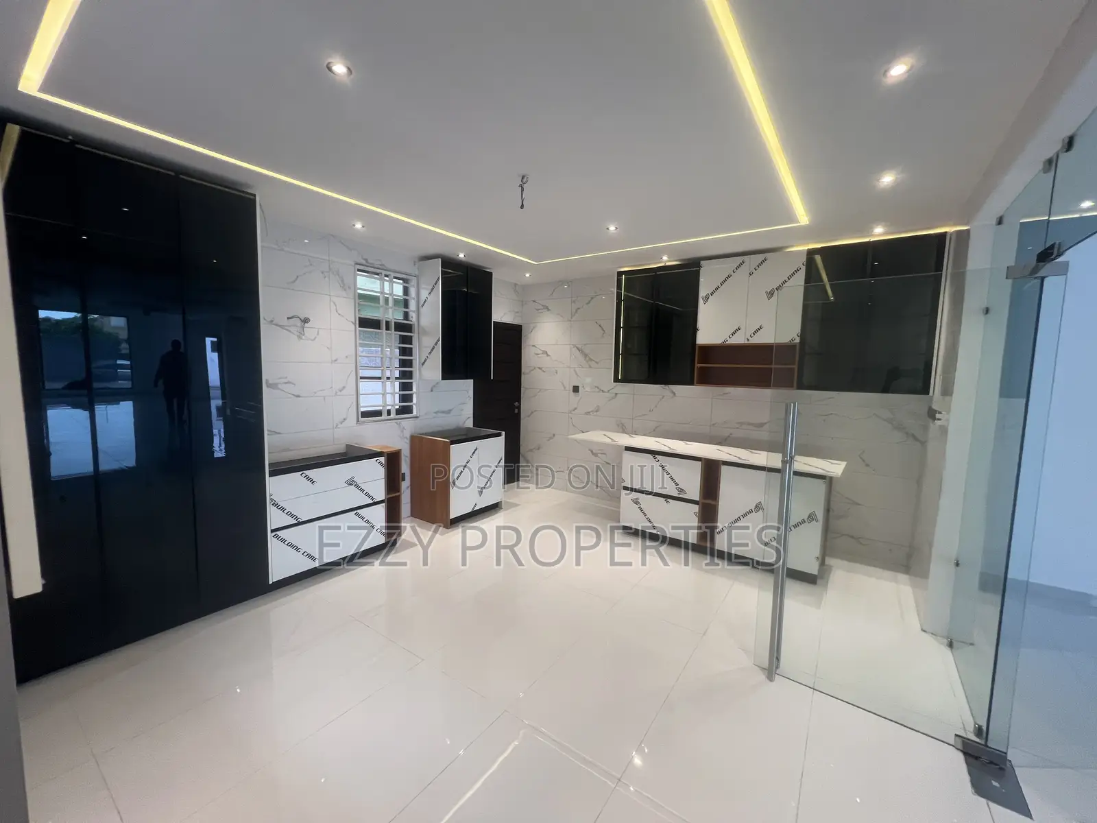 3bdrm House in 100, East Legon for sale