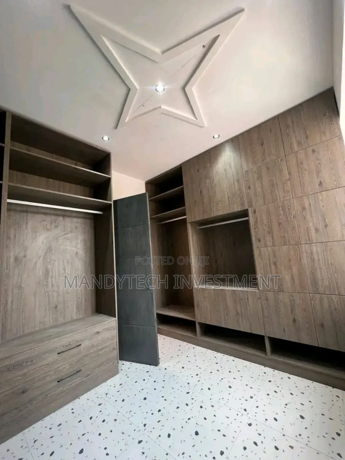 Classic 6 Bedroom Manson - Trasacco