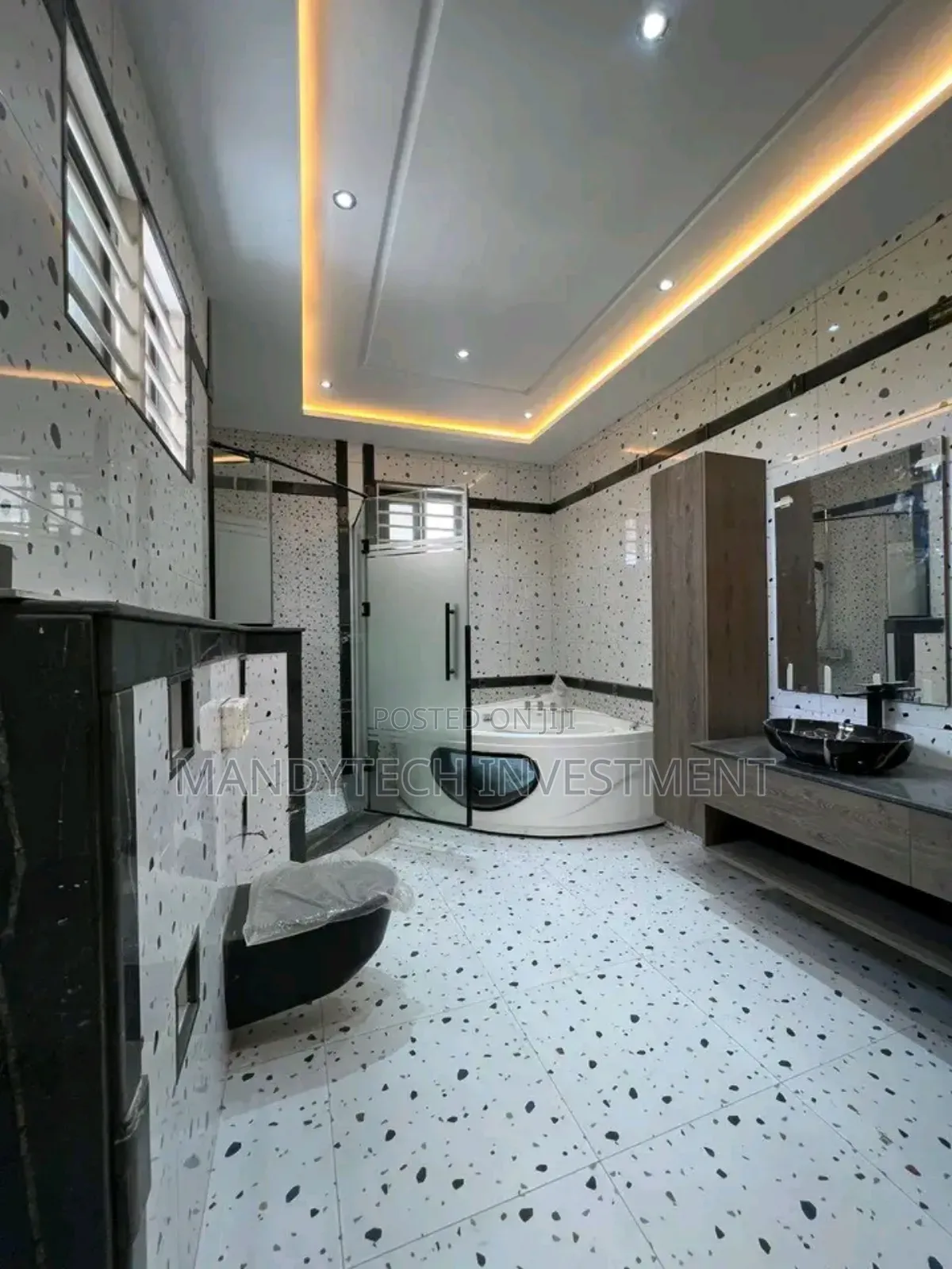 Classic 6 Bedroom Manson - Trasacco