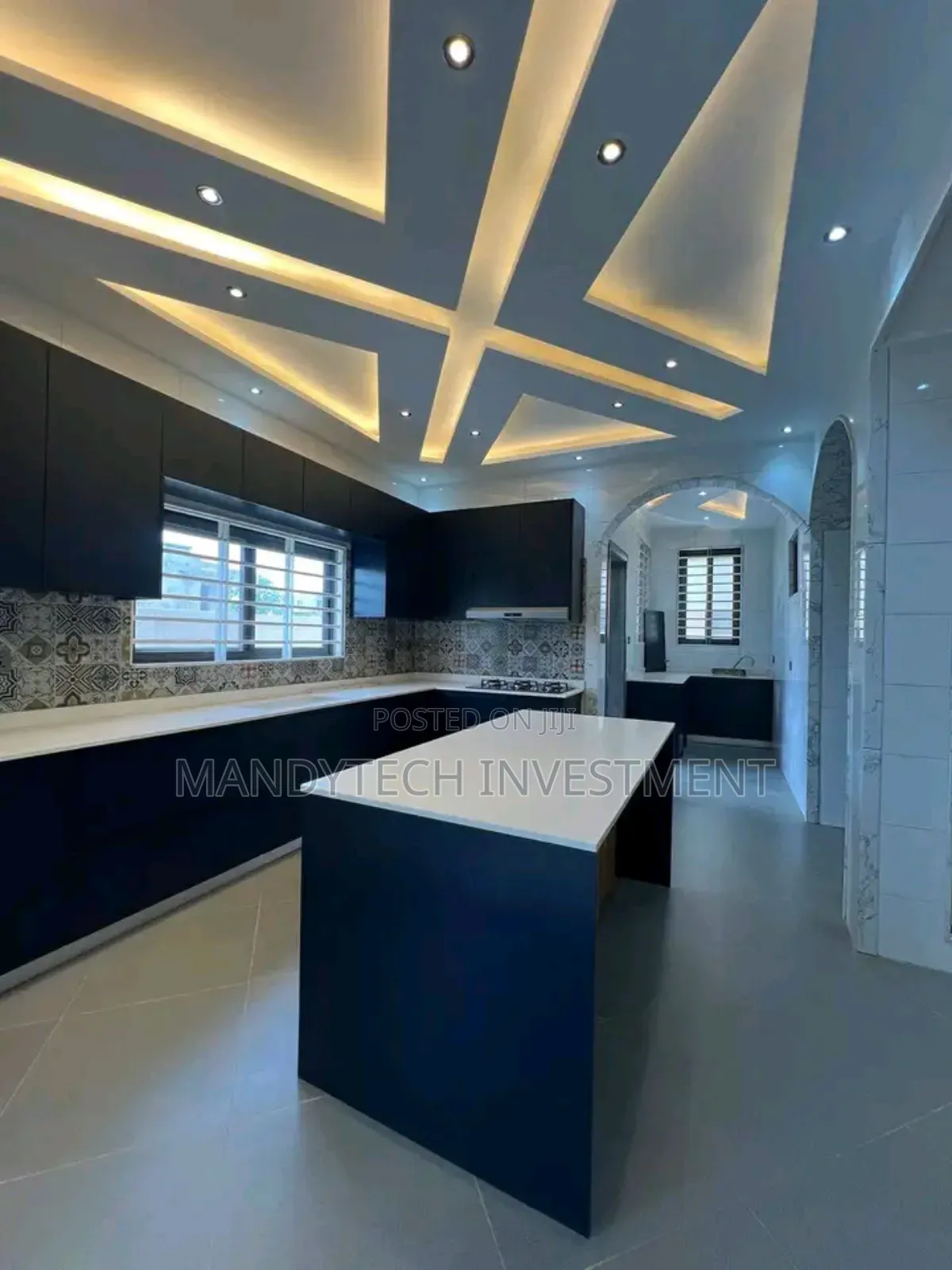 Classic 6 Bedroom Manson - Trasacco