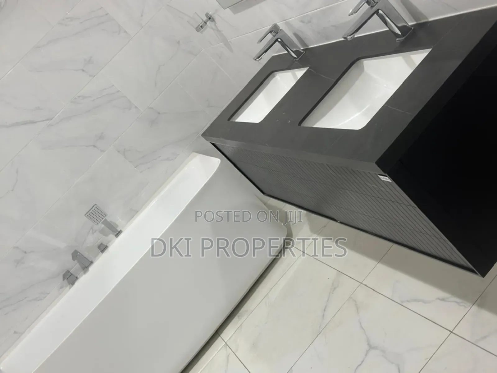 5bdrm House in Dki Properties, East Legon for sale