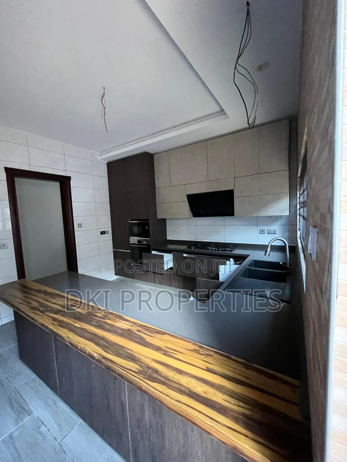 4bdrm Penthouse in Dki Properties, East Legon for rent